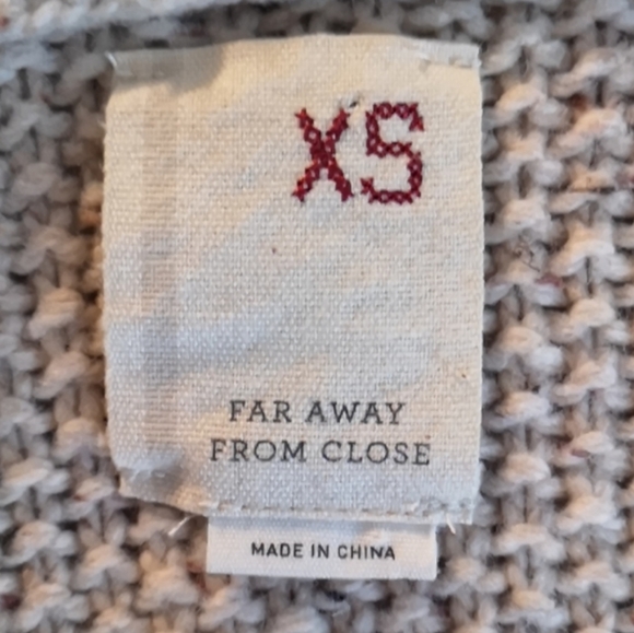 Far away from close knit hooded sweater - Picture 5 of 6